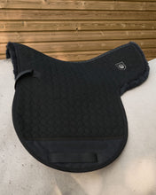 Load image into Gallery viewer, Sheepskin half lined English GP Numnah