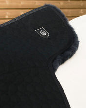 Load image into Gallery viewer, Sheepskin half lined English GP Numnah